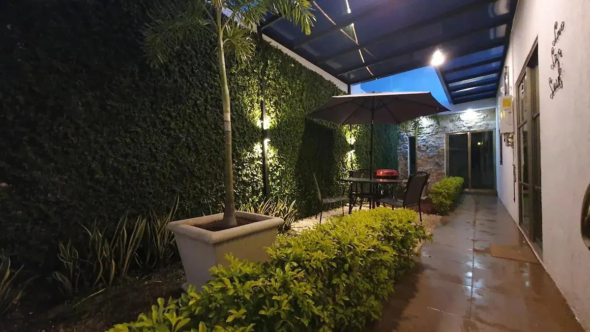 Casa Hector, con Jacuzzi, cerca del Foro GNP. Villa Mérida 0*,