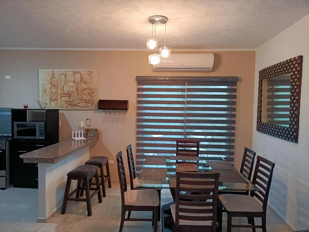 Casa Hector, con Jacuzzi, cerca del Foro GNP. Villa Mérida Сasa de vacaciones