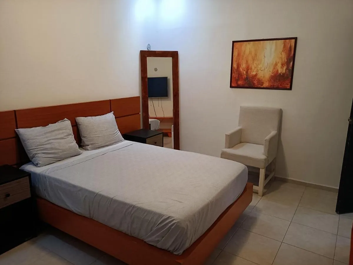 Casa Hector, con Jacuzzi, cerca del Foro GNP. Villa Mérida