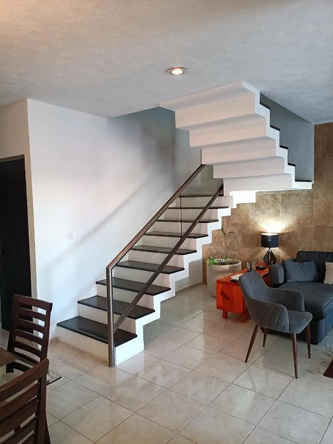 Сasa de vacaciones Casa Hector, con Jacuzzi, cerca del Foro GNP. Villa Mérida